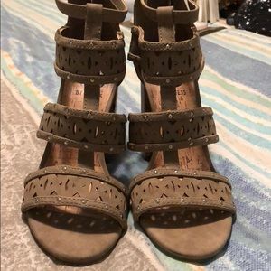 Guess size 6 wedge shoes